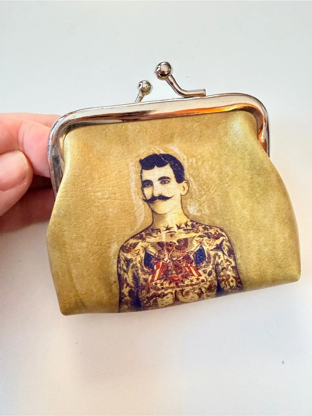 Set Gibbs Smith pouch, beaded lips make-up and vintage tattoo man coin purse